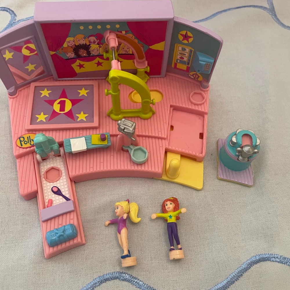Polly Pocket 1999 Uneven Bars magnetic play set. 2 dolls & loving cup